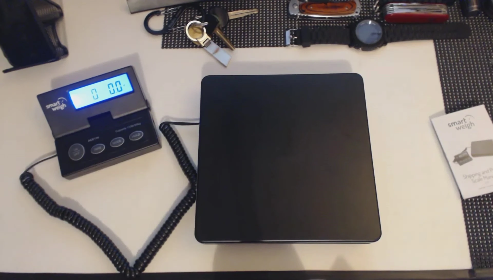 Testing the scale with lightweight objects