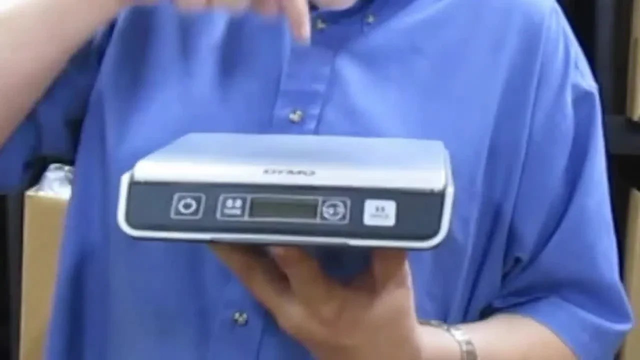 Close-up of the Dymo M25 scale in its packaging