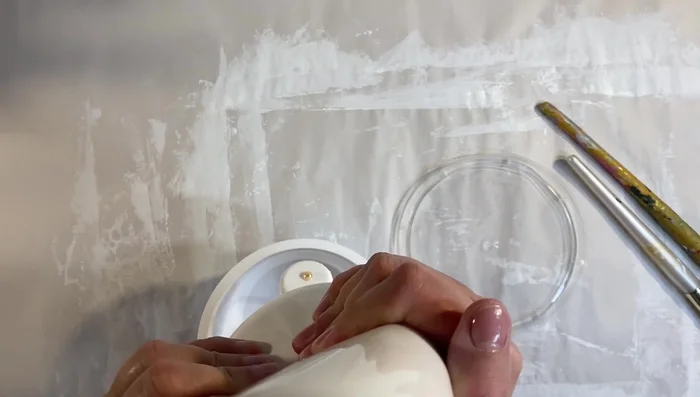 Mix the glue: Mix PVA glue and water in a ratio of approximately 3:1. The consistency should be similar to single cream.