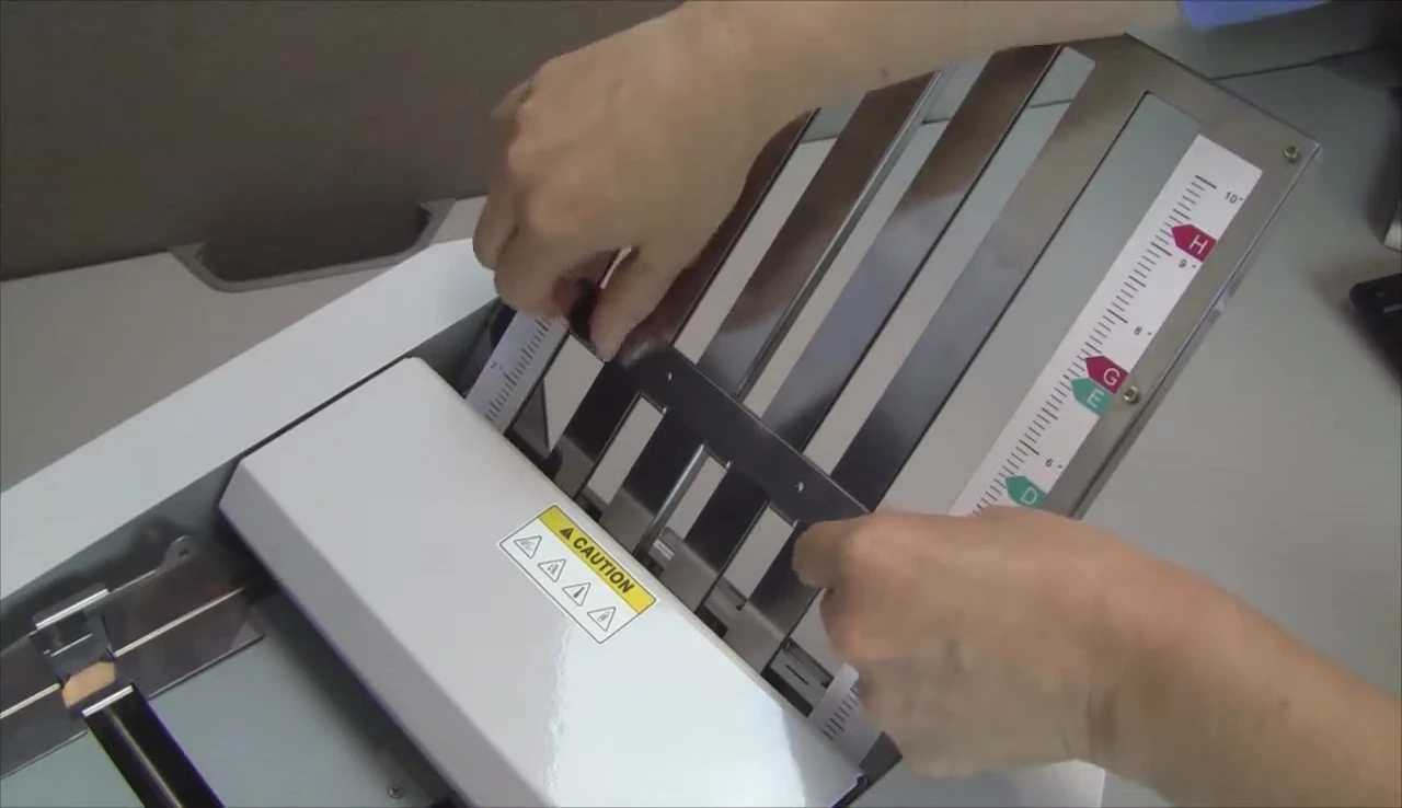 Image of the fold setting chart on the machine.
