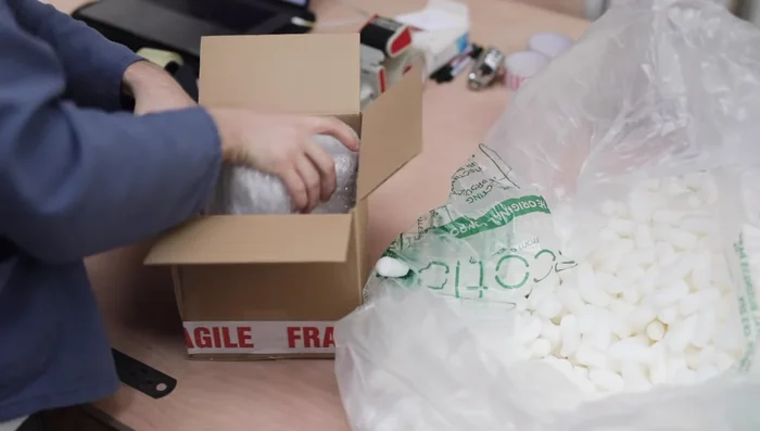 Pack multiple bowls: Stack bowls with foam between each, ensuring no rattling. Wrap the stack and pack centrally in a box.