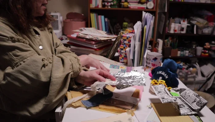 Roll the layered strips to create a snippet roll.