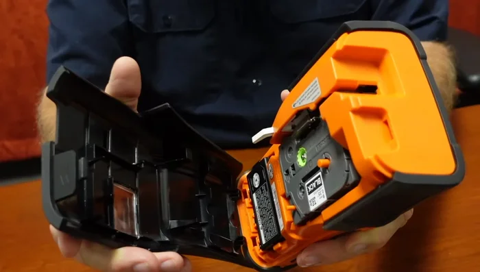 Close the back cover; this activates the cap stand and pinch roller.