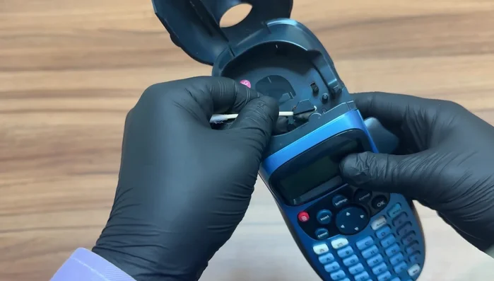 Let the alcohol solution dry for about 5 minutes.