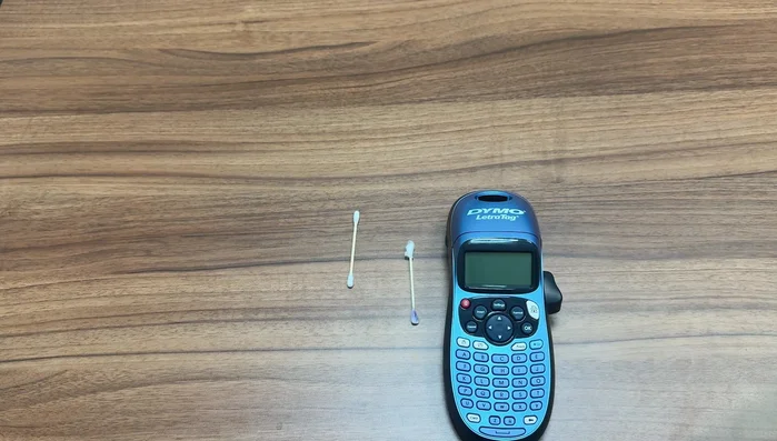 Let the alcohol solution dry for about 5 minutes.