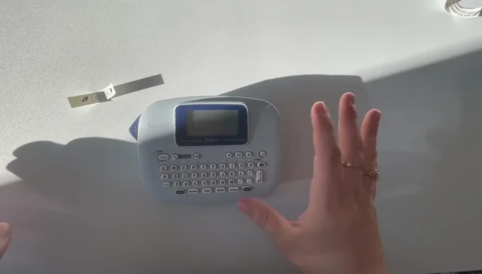 Turn on the PTM 95 label maker.