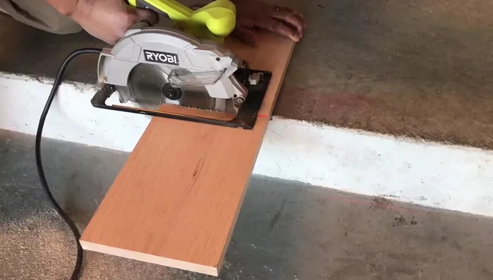 Apply wood stain to all pieces.