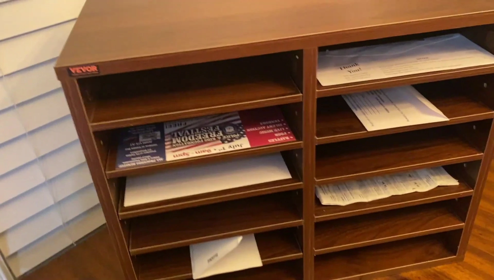 Image highlighting the material and construction of the organizer.
