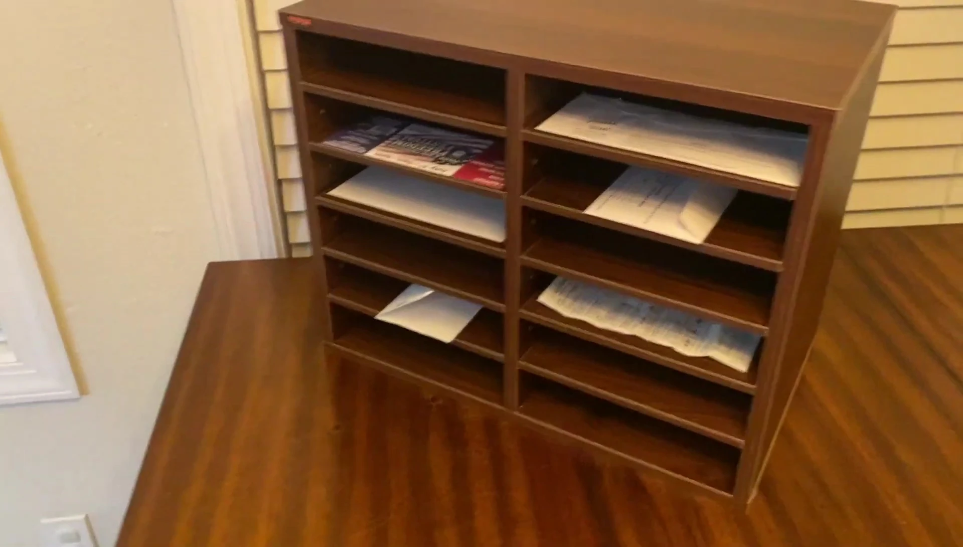 Shot demonstrating the ease of cleaning the organizer's surface.