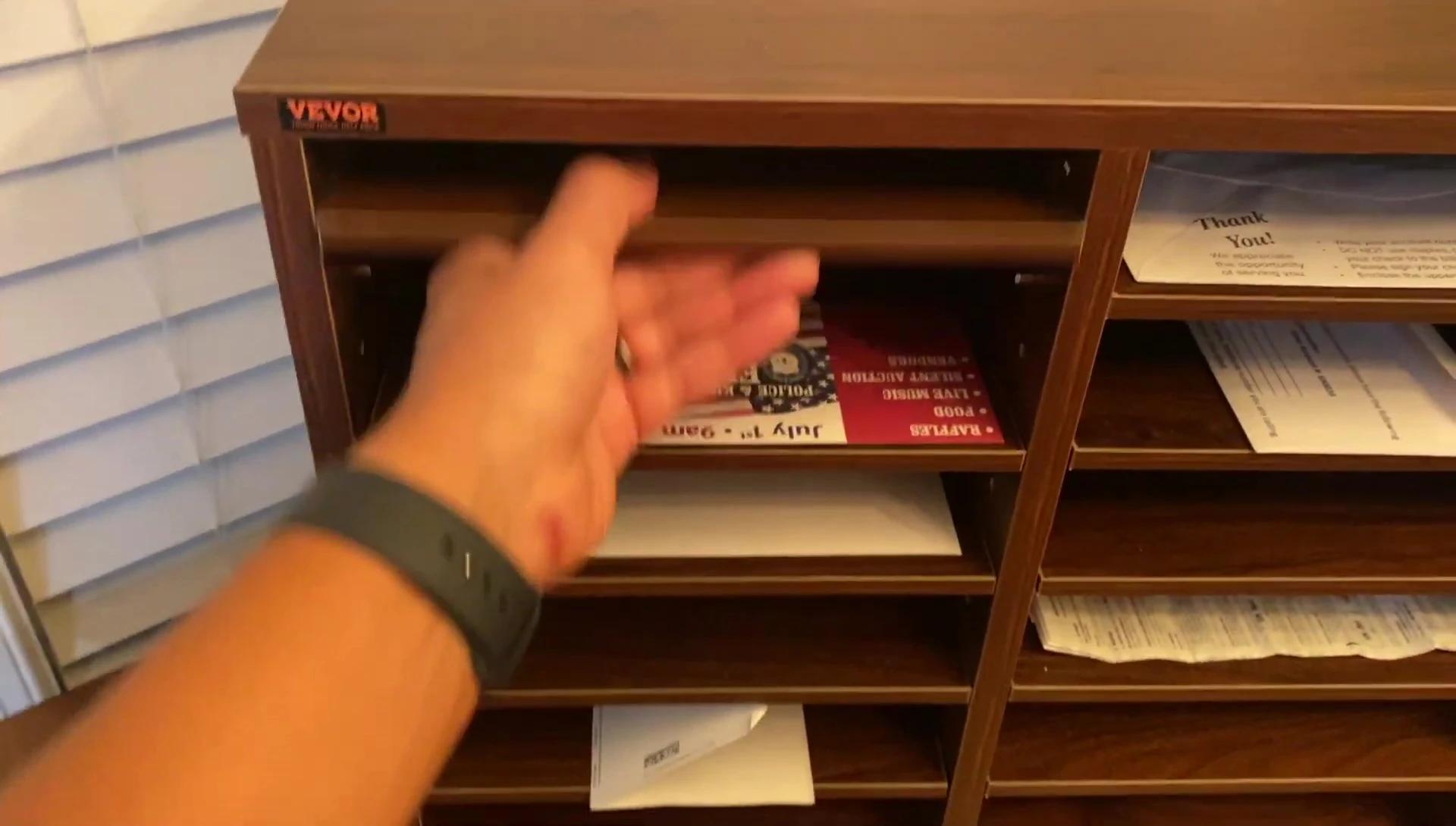 Close up of the smooth surface of the organizer.