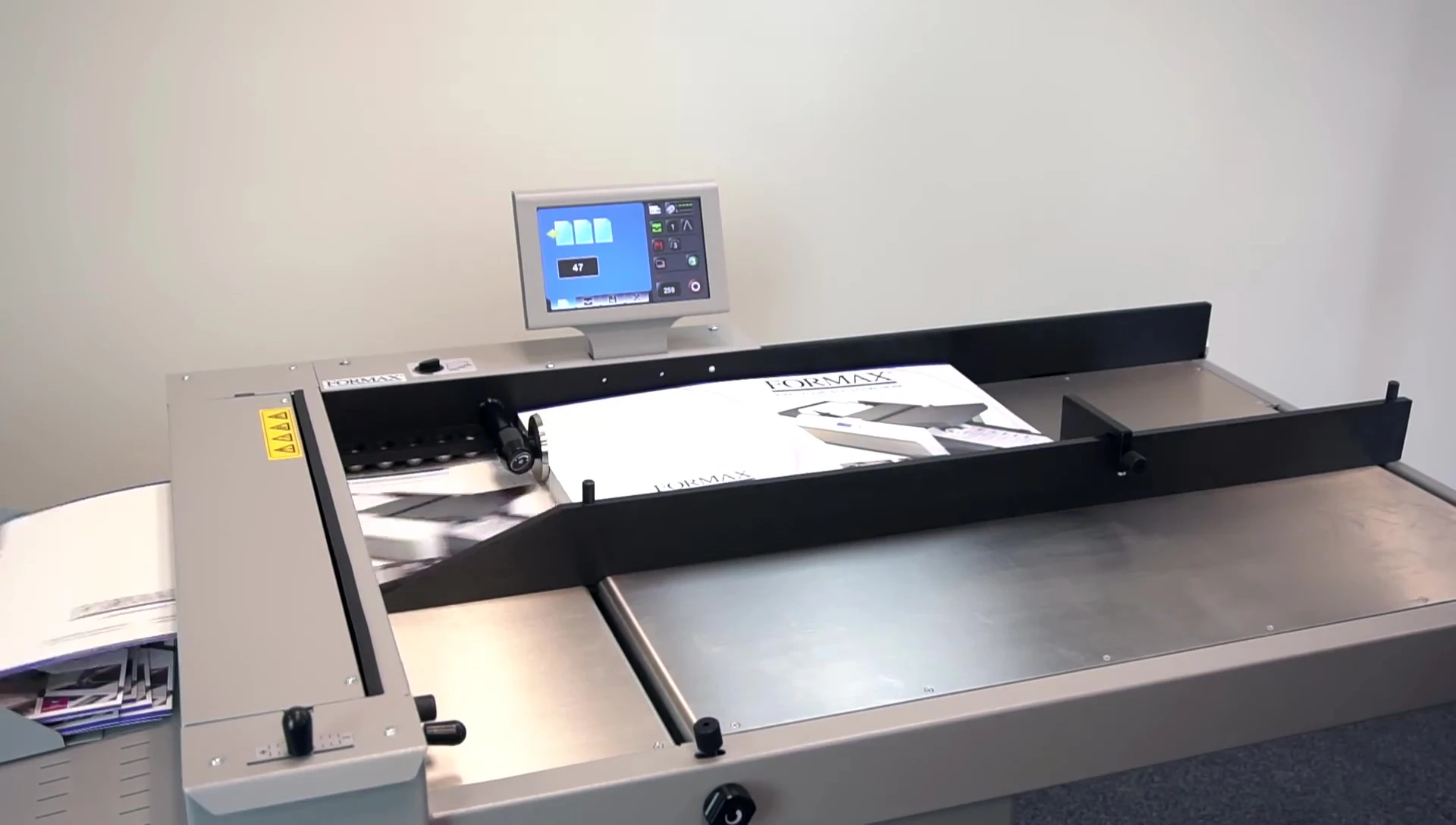 Image of the heavy-duty creasing mechanism.