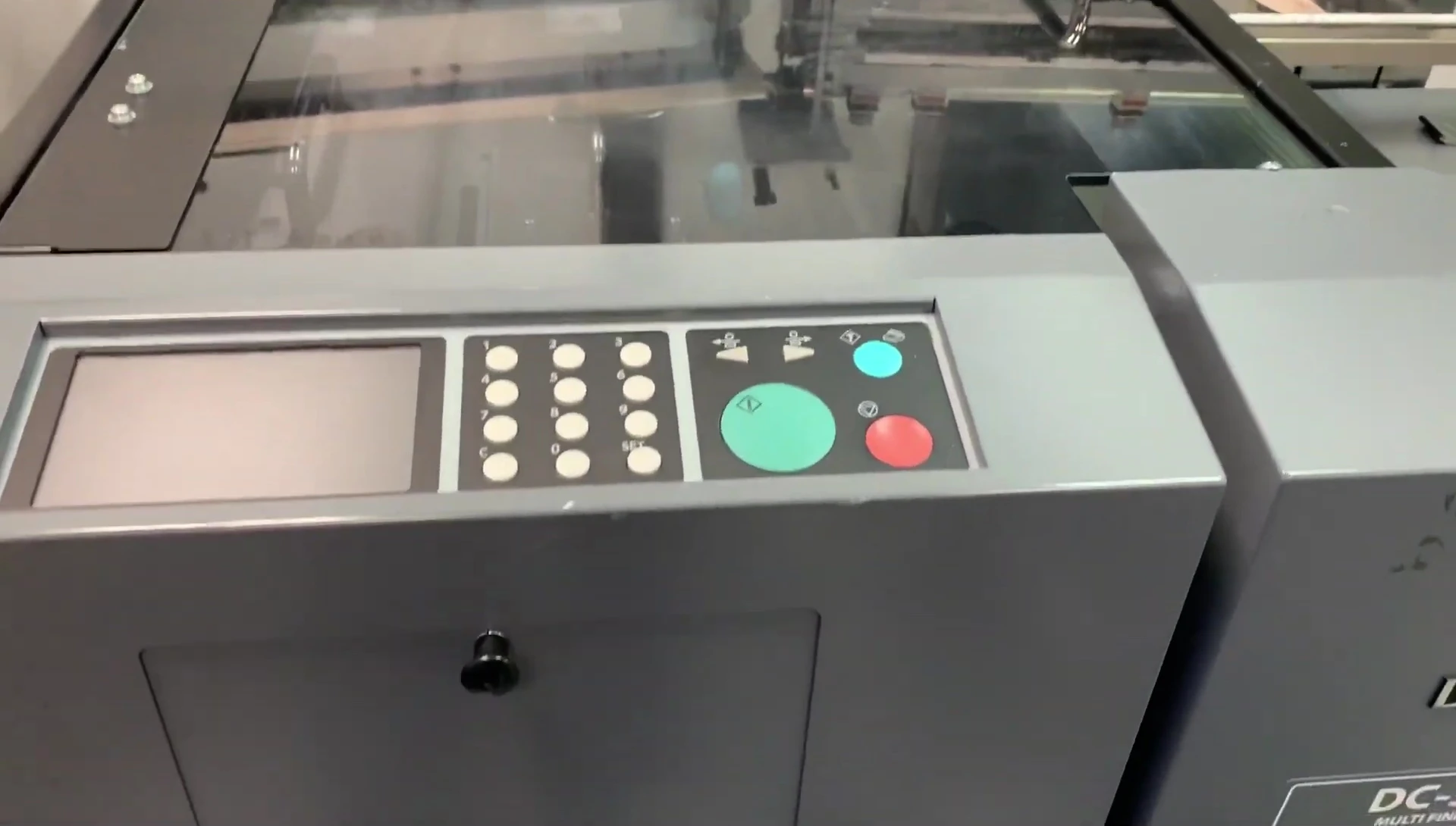 Close-up of the 14-inch high-capacity feeder.