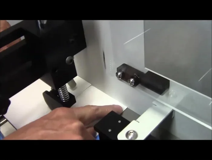 Aligning Envelopes: Position the envelopes so the top edge is against the back plate. Loosen the side guide, allowing slight clearance, and then lock it down.