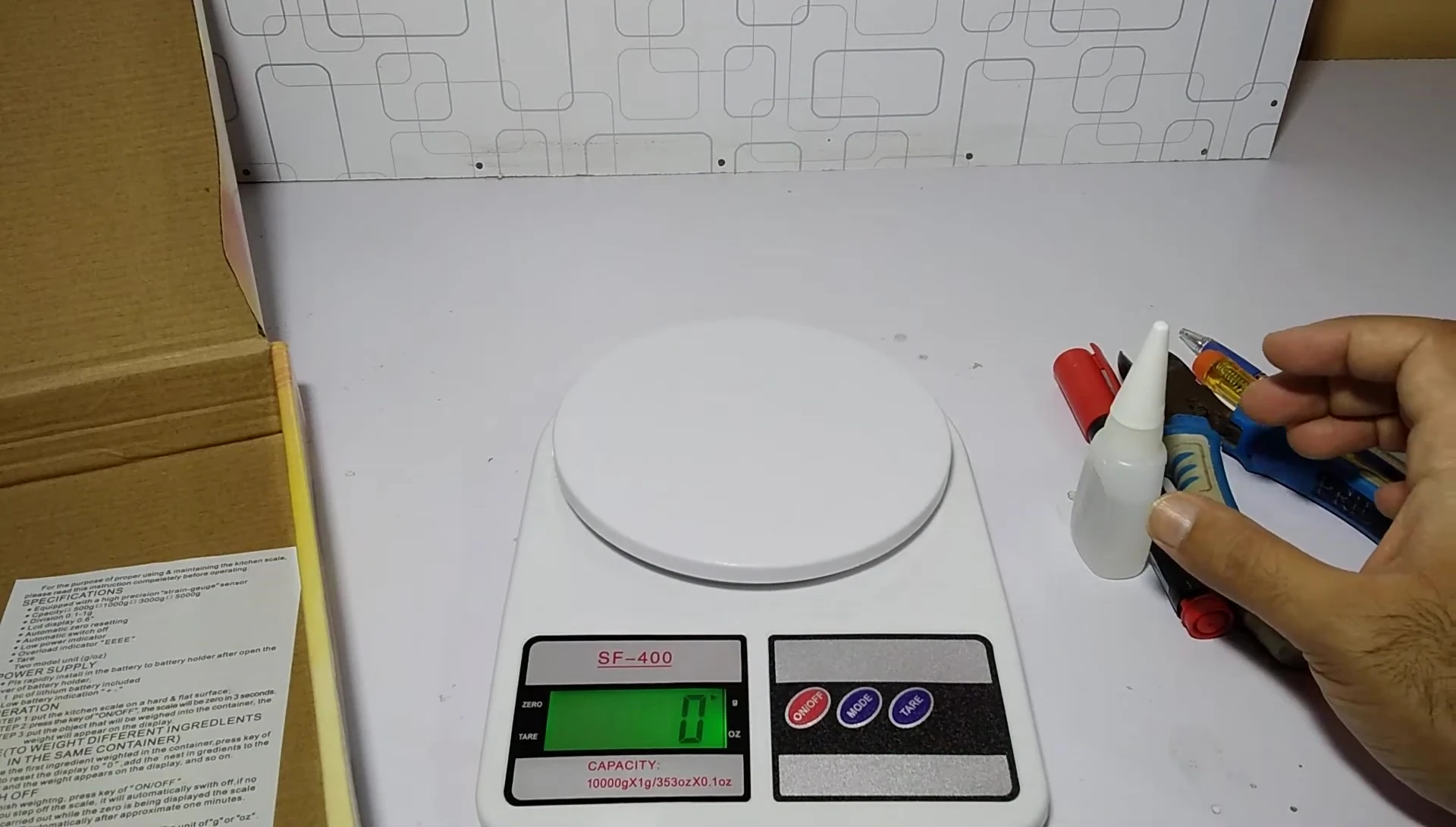 Weighing various items on the SF-400