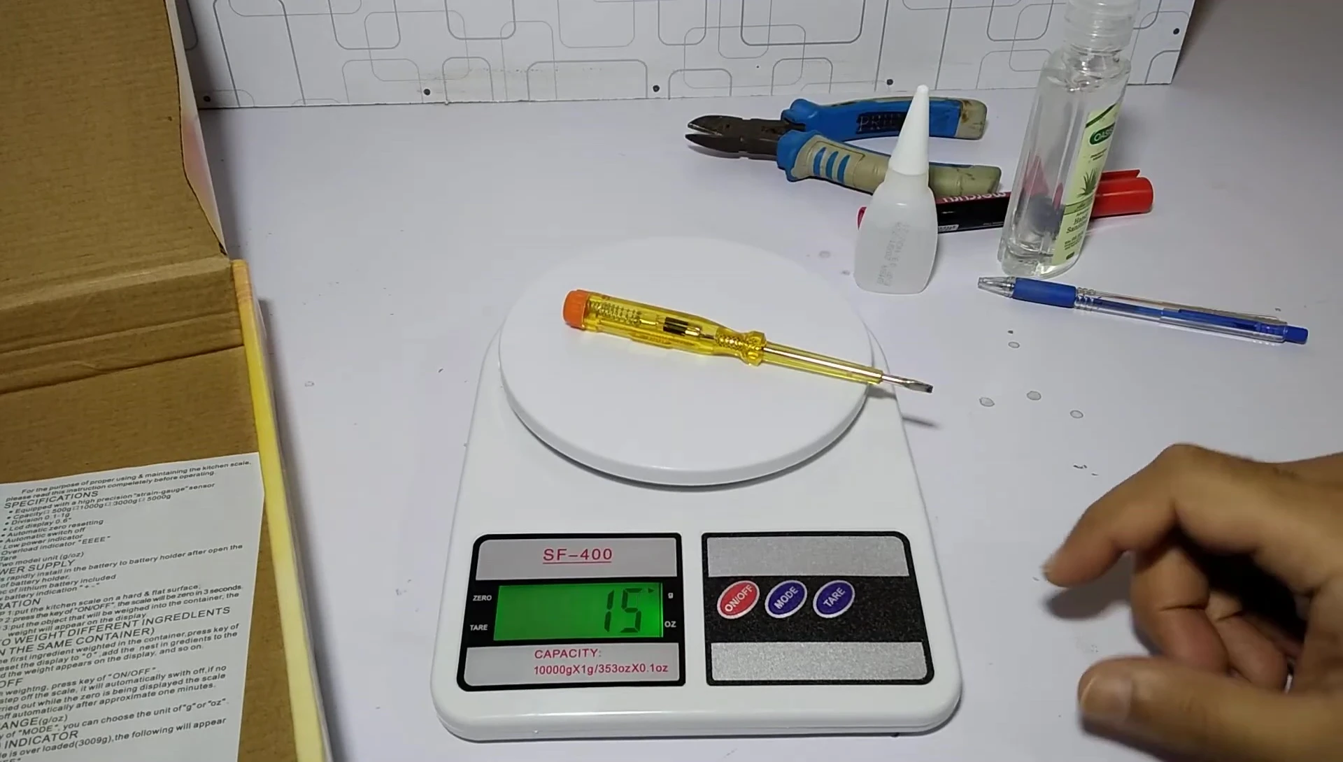 Demonstrating the tare function
