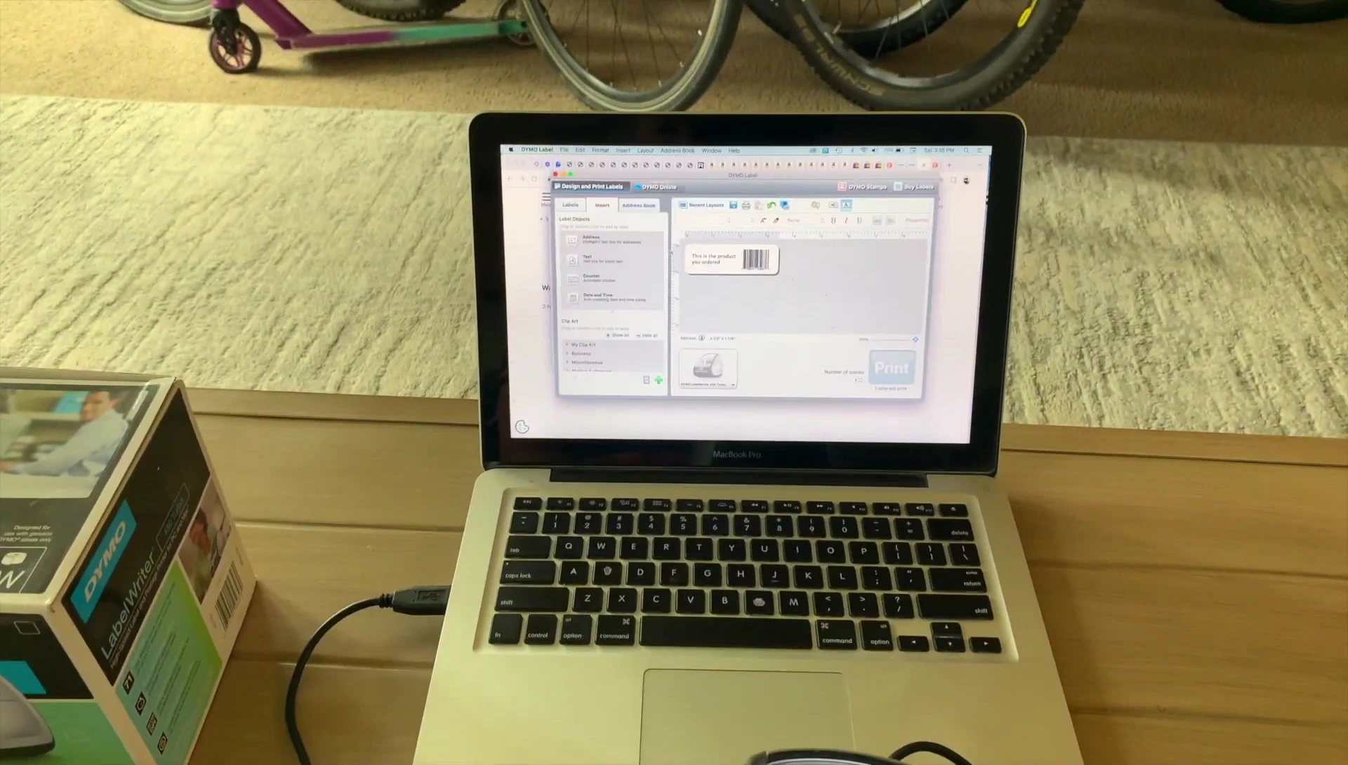 The DYMO label software interface with label sizes and templates.