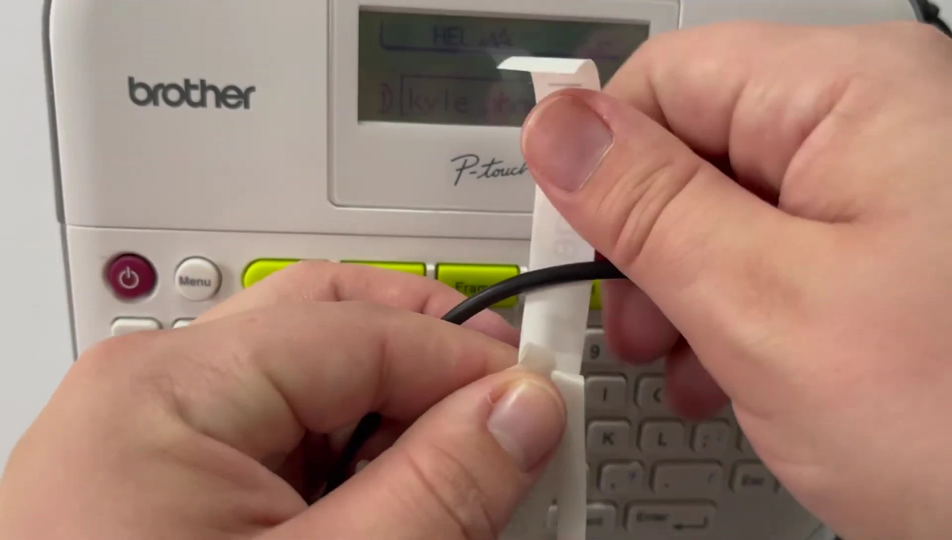 Applying the flag label to the cable.