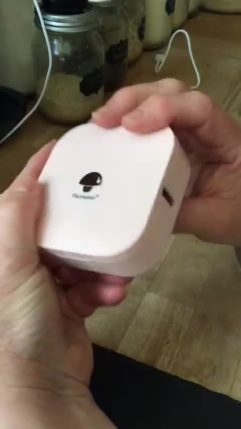 The compact size of the COLORWING Q30 mini printer.