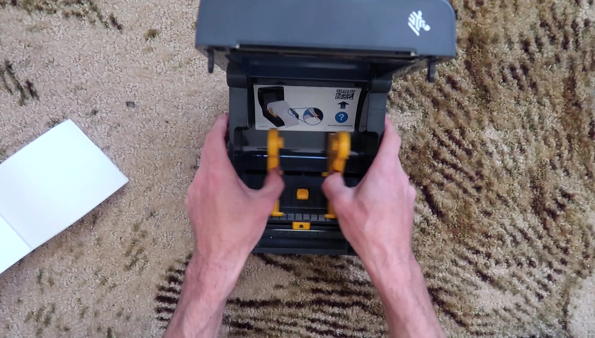 Close-up shot of the dynamic spring label holder and its static adjuster.