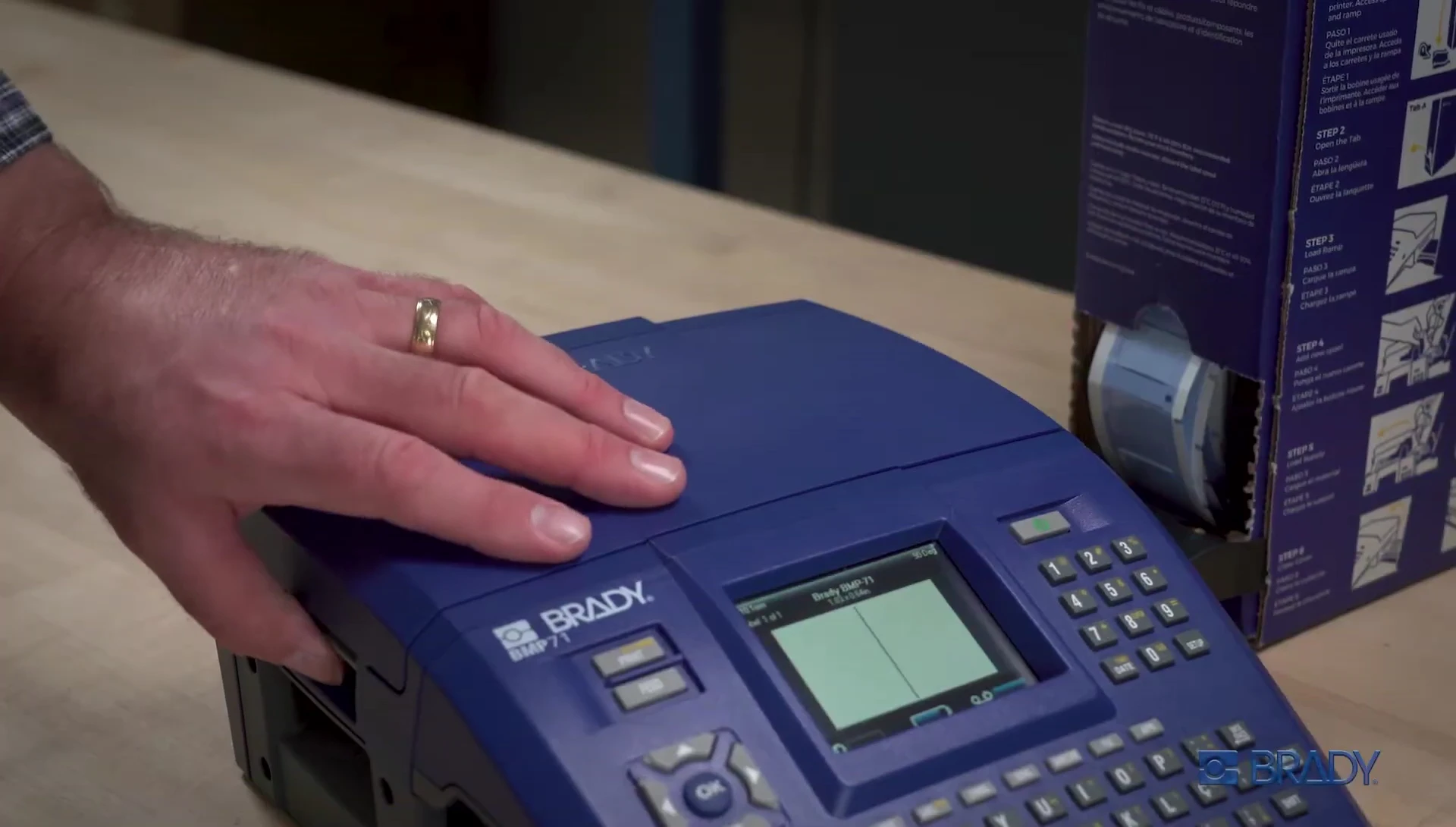 Inserting the label spool into the printer